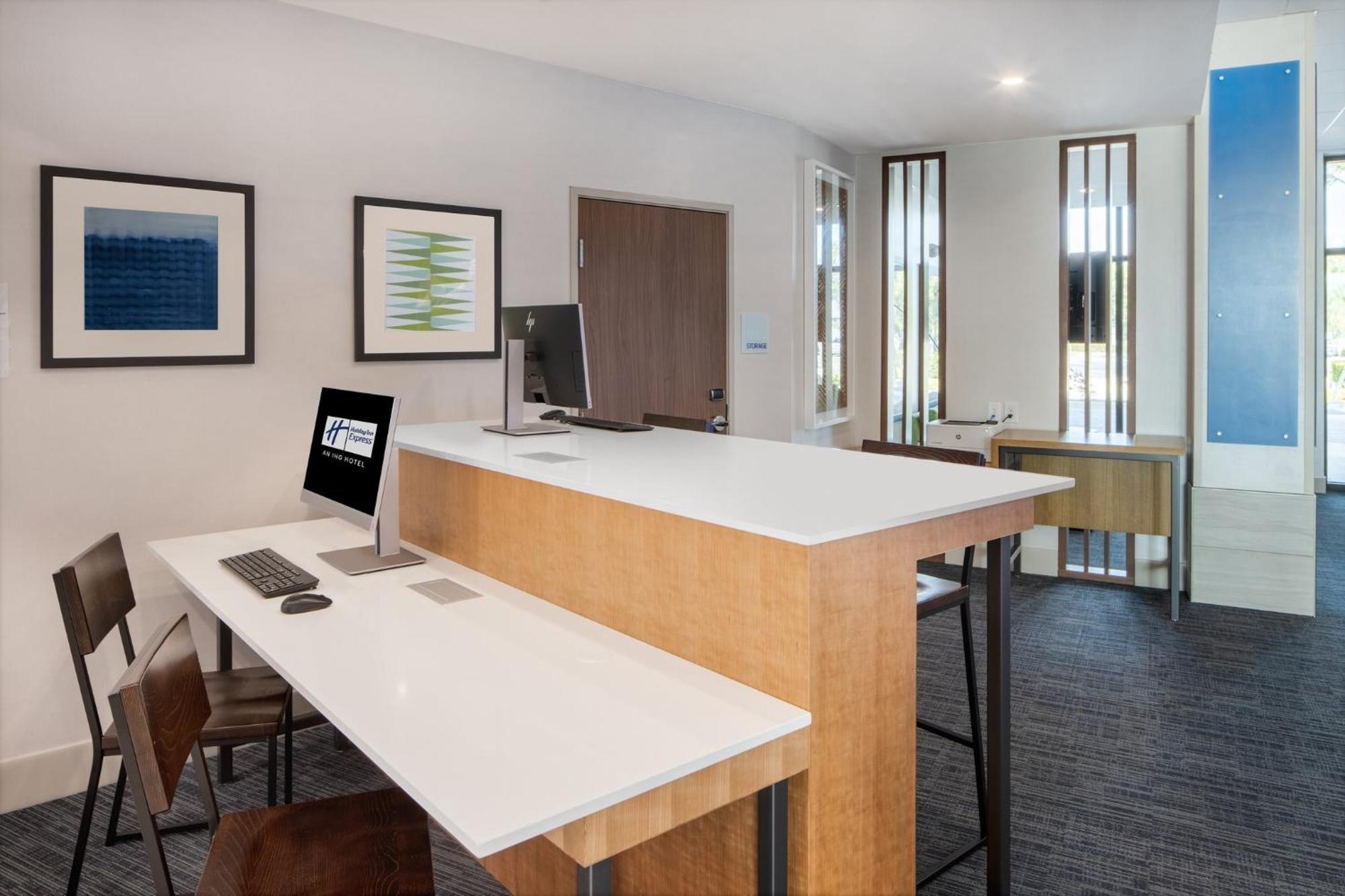 Express & Ft Myers Beach-sanibel Gateway By Ihg 3*